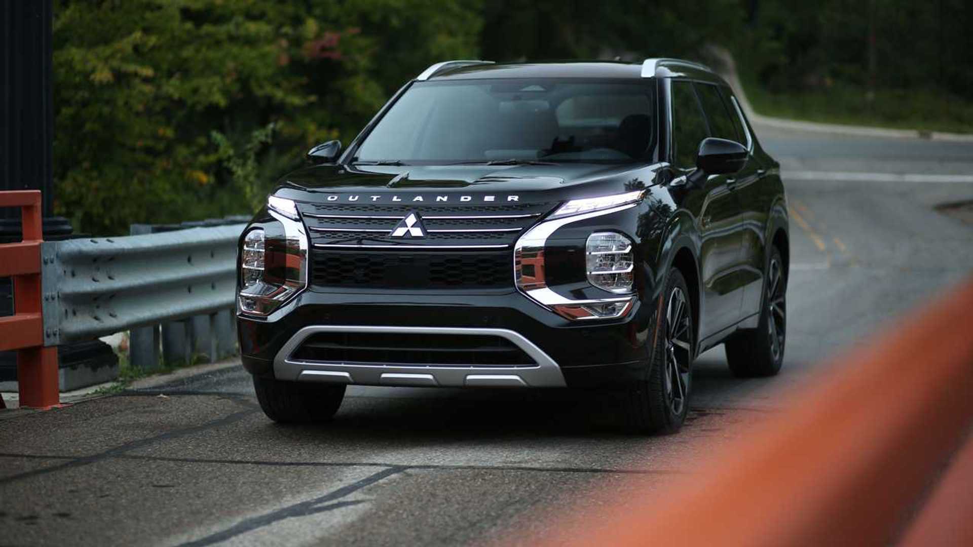 2023-mitsubishi-outlander-phev-exterior (2)