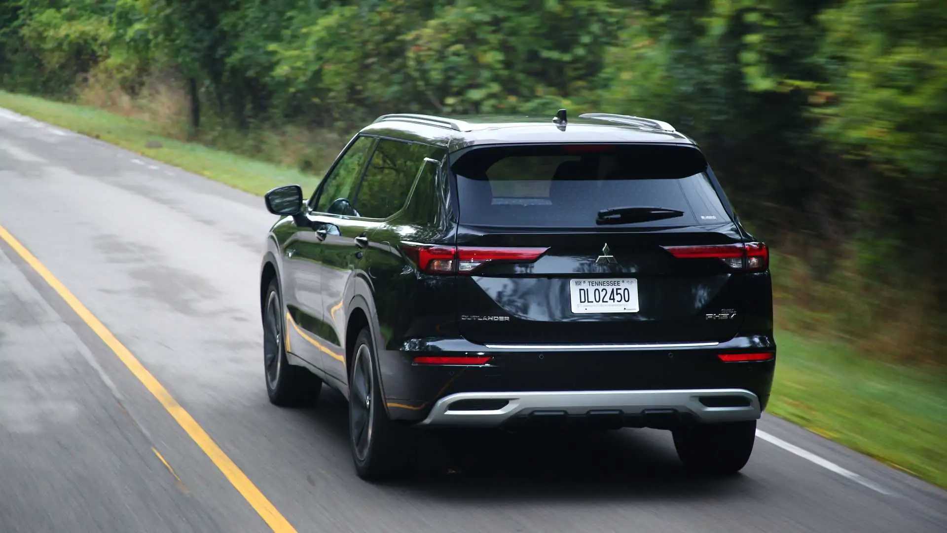2023-mitsubishi-outlander-phev-exterior (5)