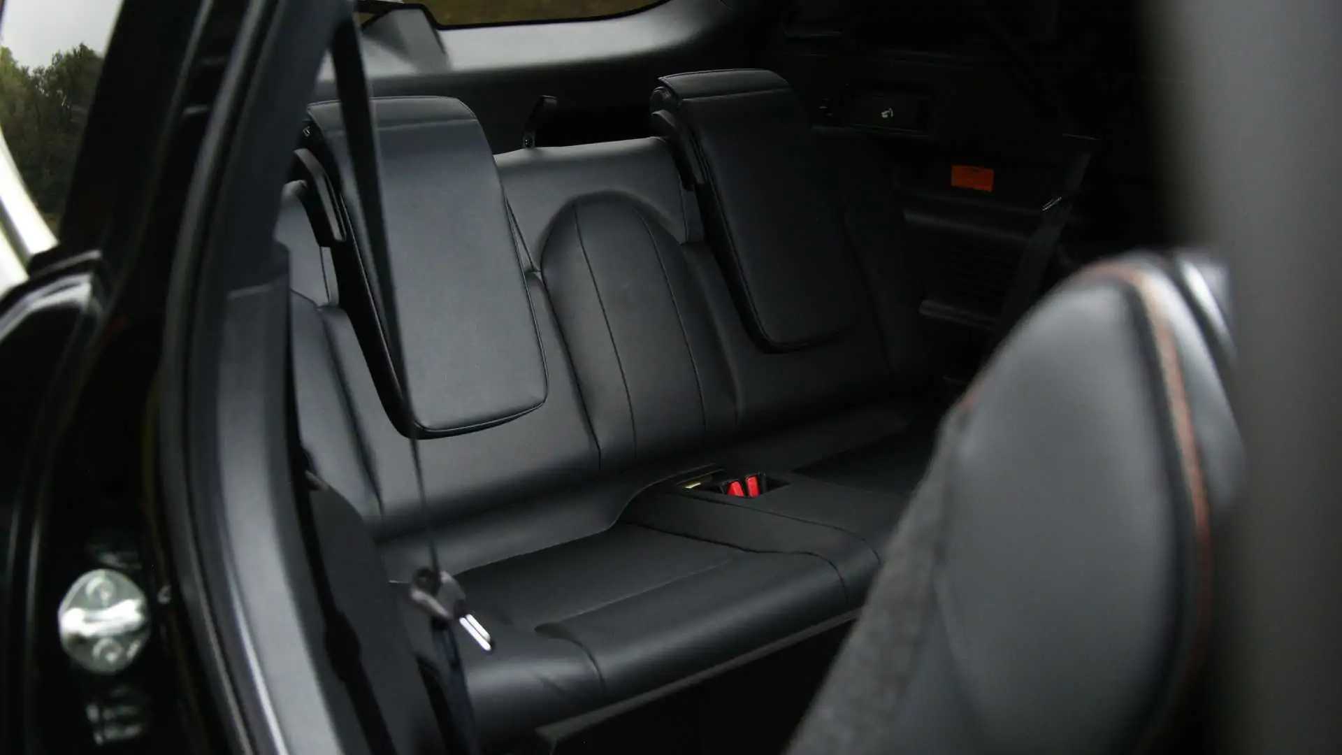 2023-mitsubishi-outlander-phev-interior (8)