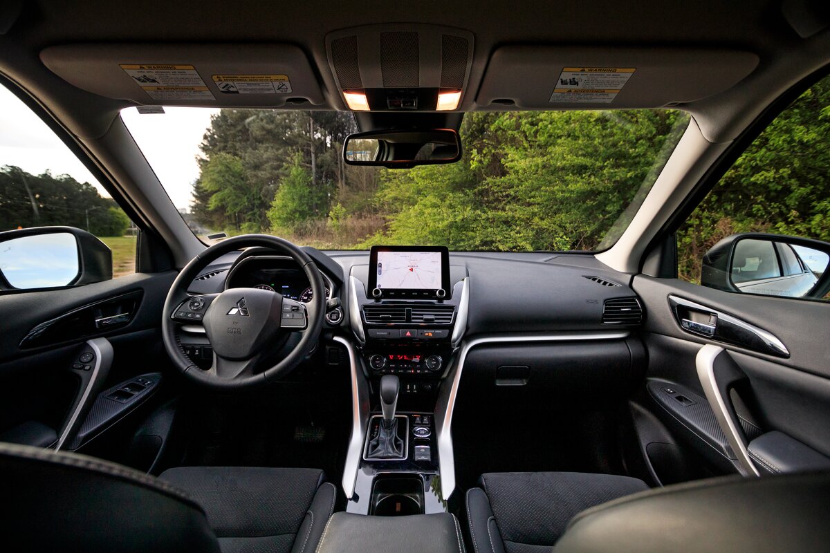 2025-mitsubishi-eclipse-cross-12-ak